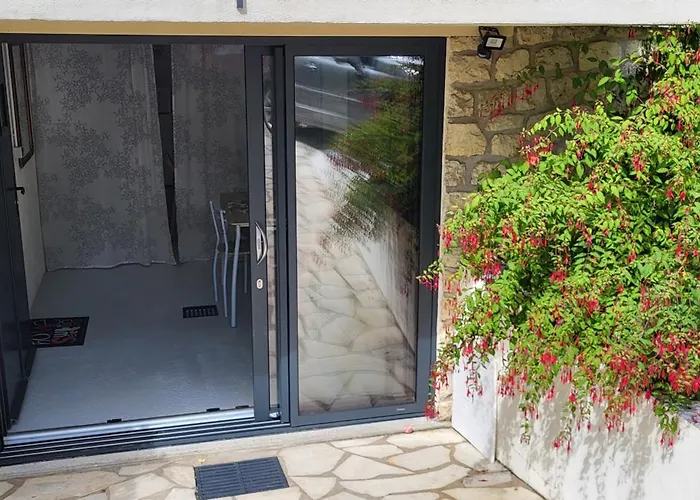 Croix Montoire Apartment Tours